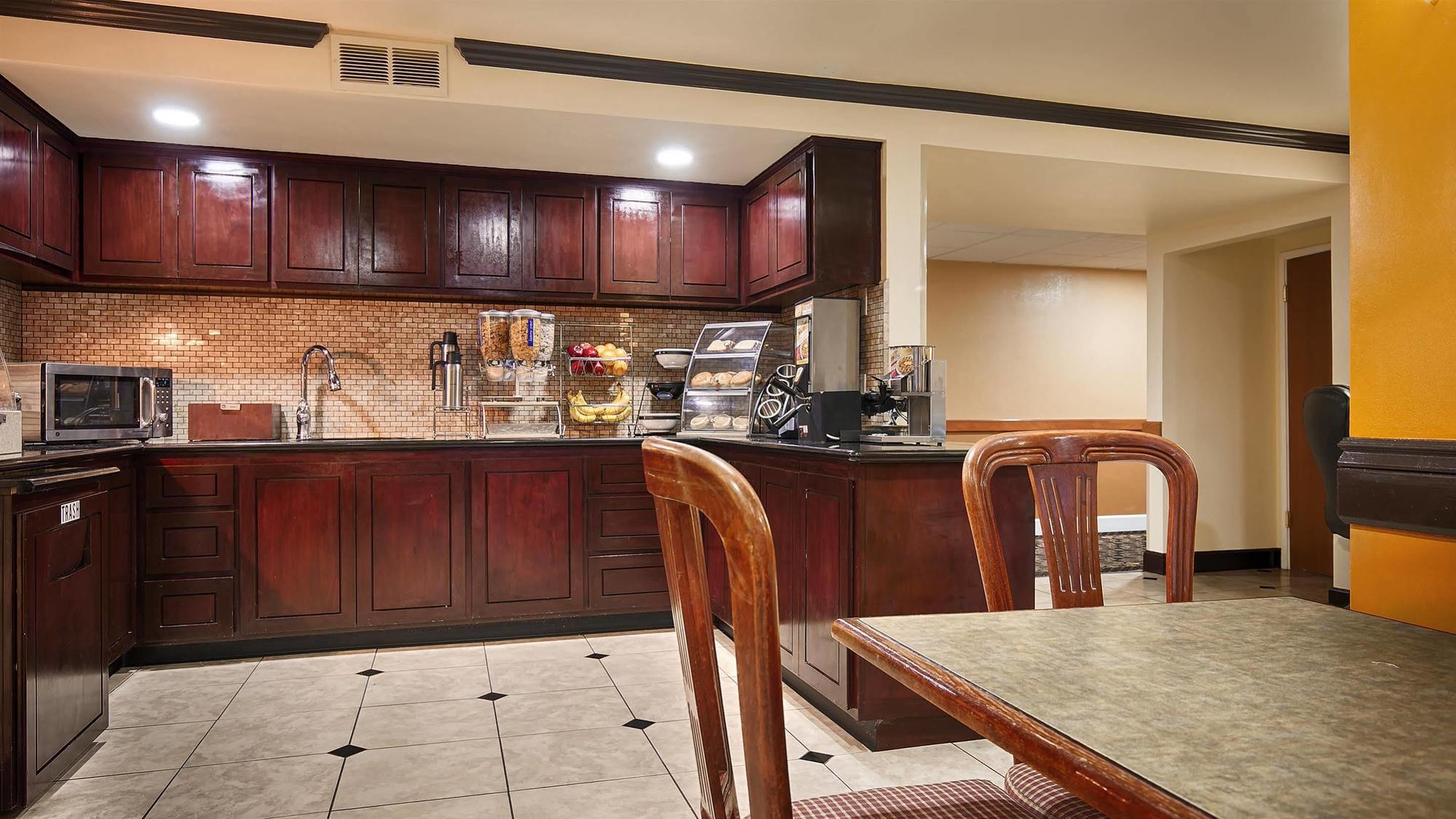 Best Western Orchard Inn Ukiah Exterior photo
